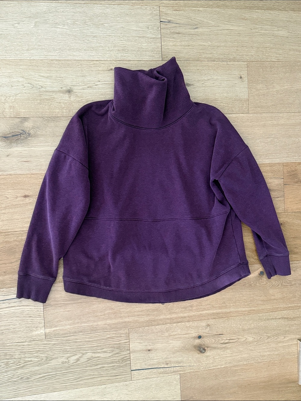 Medium women’s Athleta cowl/ mock neck sweatshirt